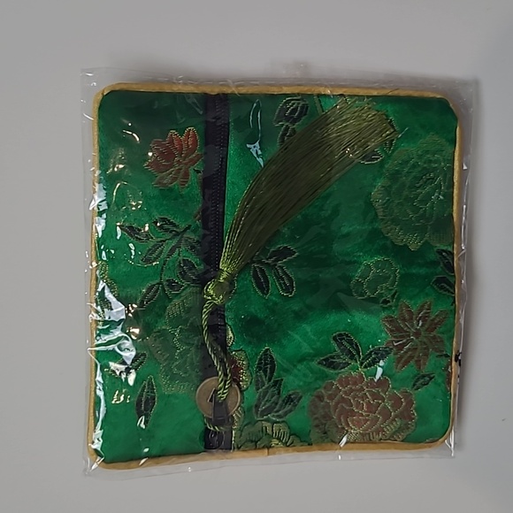 Floral Embriodery Zipper Square Pouch 4 3/4" × 4 3/4" - Picture 3 of 3